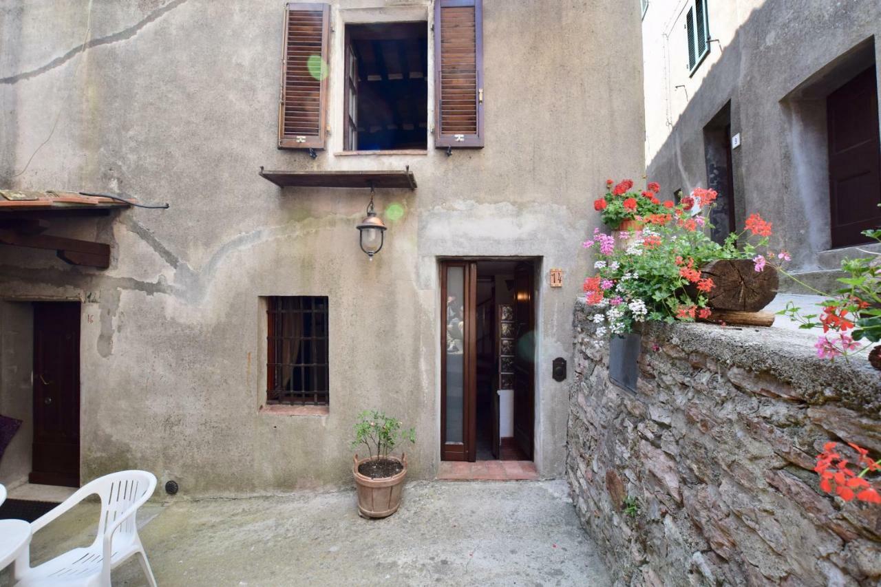 Luciano e Norma House Il Rustico Gerfalco Exterior foto